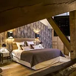 Clos Castel Nyaraló *