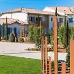 Clos Castel Nyaraló